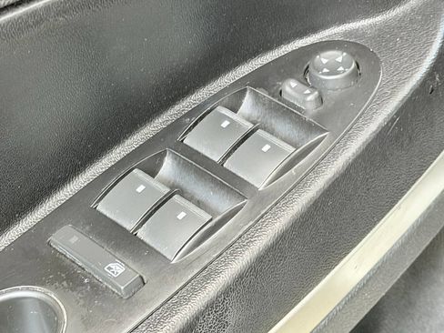 Used 2010 Chevrolet HHR LT FWD image 11
