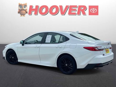 Used 2025 Toyota Camry SE FWD image 8