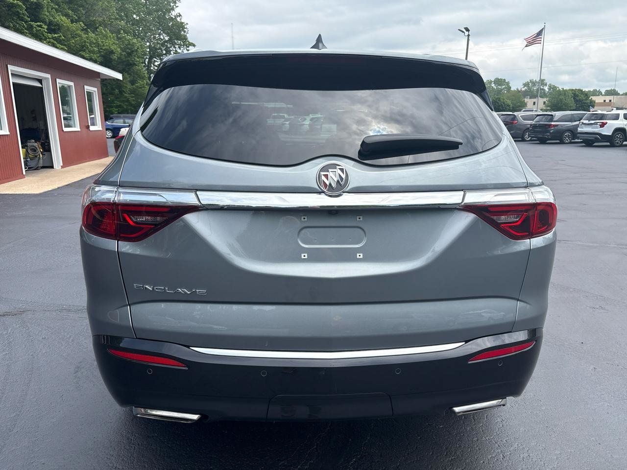 Used 2023 Buick Enclave Essence w/ Experience Buick Package FWD image 4