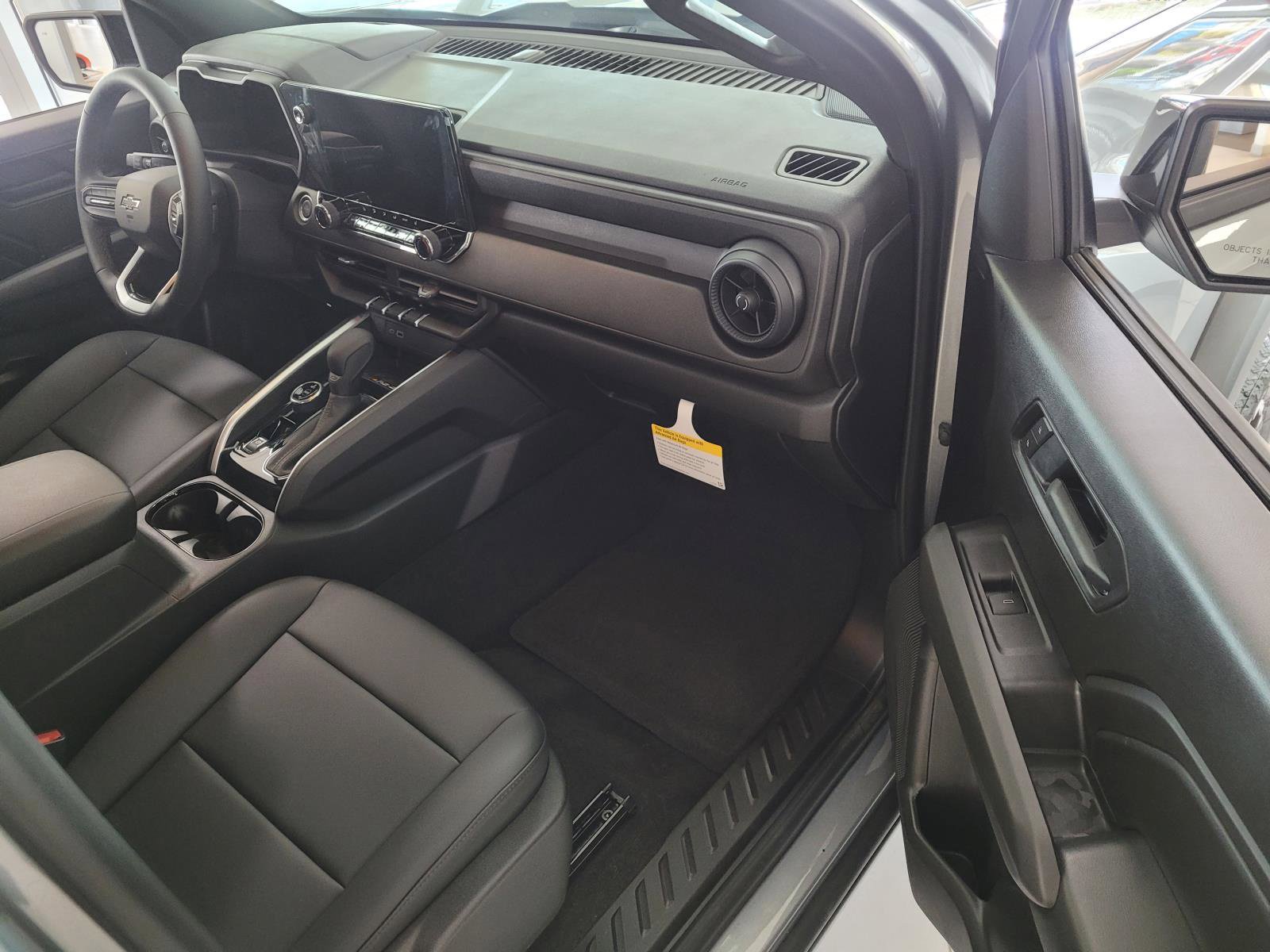 New 2026 Chevrolet Colorado Trail Boss w/ Midnight Edition AWD/4WD image 6