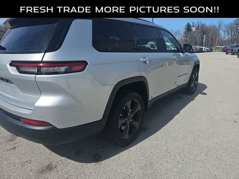 Used 2023 Jeep Grand Cherokee L Laredo image 5