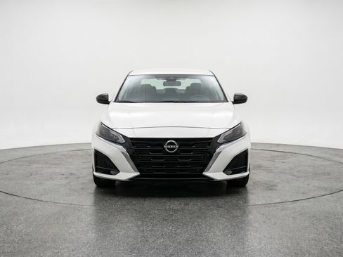 Used 2025 Nissan Altima 2.5 SV FWD image 2