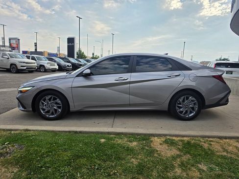Used 2024 Hyundai Elantra SEL FWD image 8