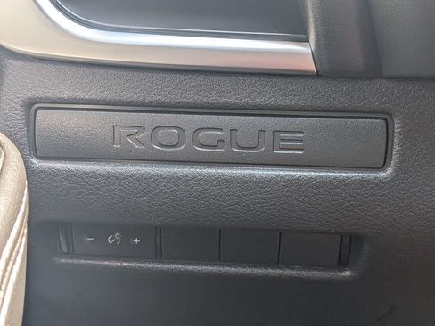Used 2021 Nissan Rogue S FWD image 23