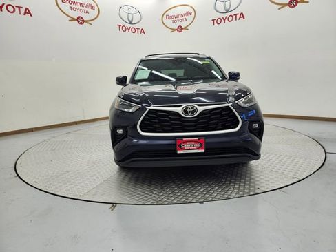 Used 2024 Toyota Highlander XLE FWD image 4