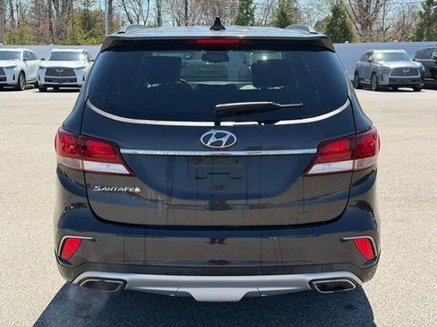 Used 2017 Hyundai Santa Fe SE image 6