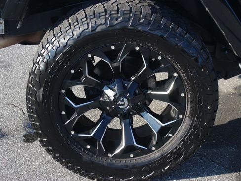 Used 2017 Jeep Wrangler 75th Anniversary image 35