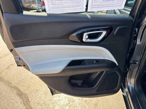 Used 2023 Jeep Compass Limited w/ Sun and Sound Group AWD/4WD image 18