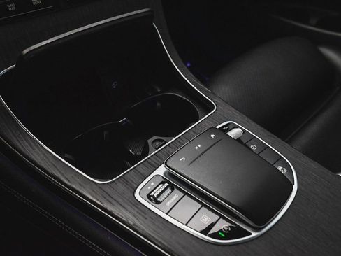 Used 2020 Mercedes-Benz GLC 300 4MATIC image 32