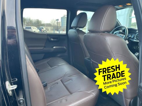 Used 2017 Toyota Tacoma Limited image 8