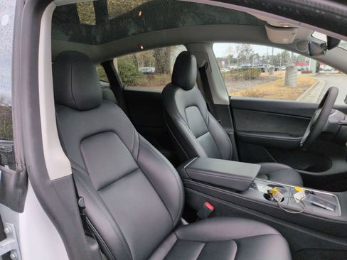 Used 2022 Tesla Model Y Performance image 22