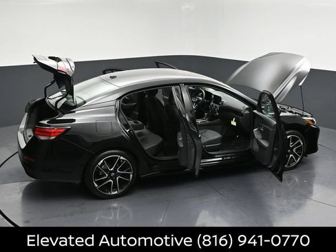 Certified 2025 Nissan Sentra SR w/ SR Premium Package FWD image 34