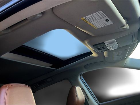 Used 2022 Nissan Pathfinder Platinum w/ Cargo Package image 19