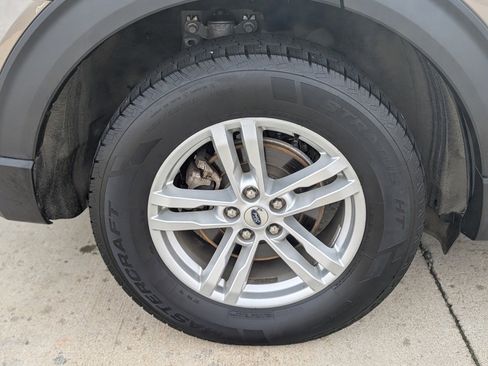 Used 2021 Ford Explorer XLT image 19