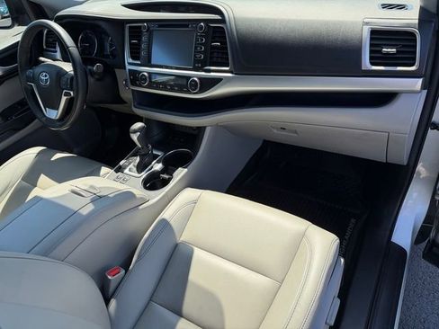 Certified 2019 Toyota Highlander XLE image 20