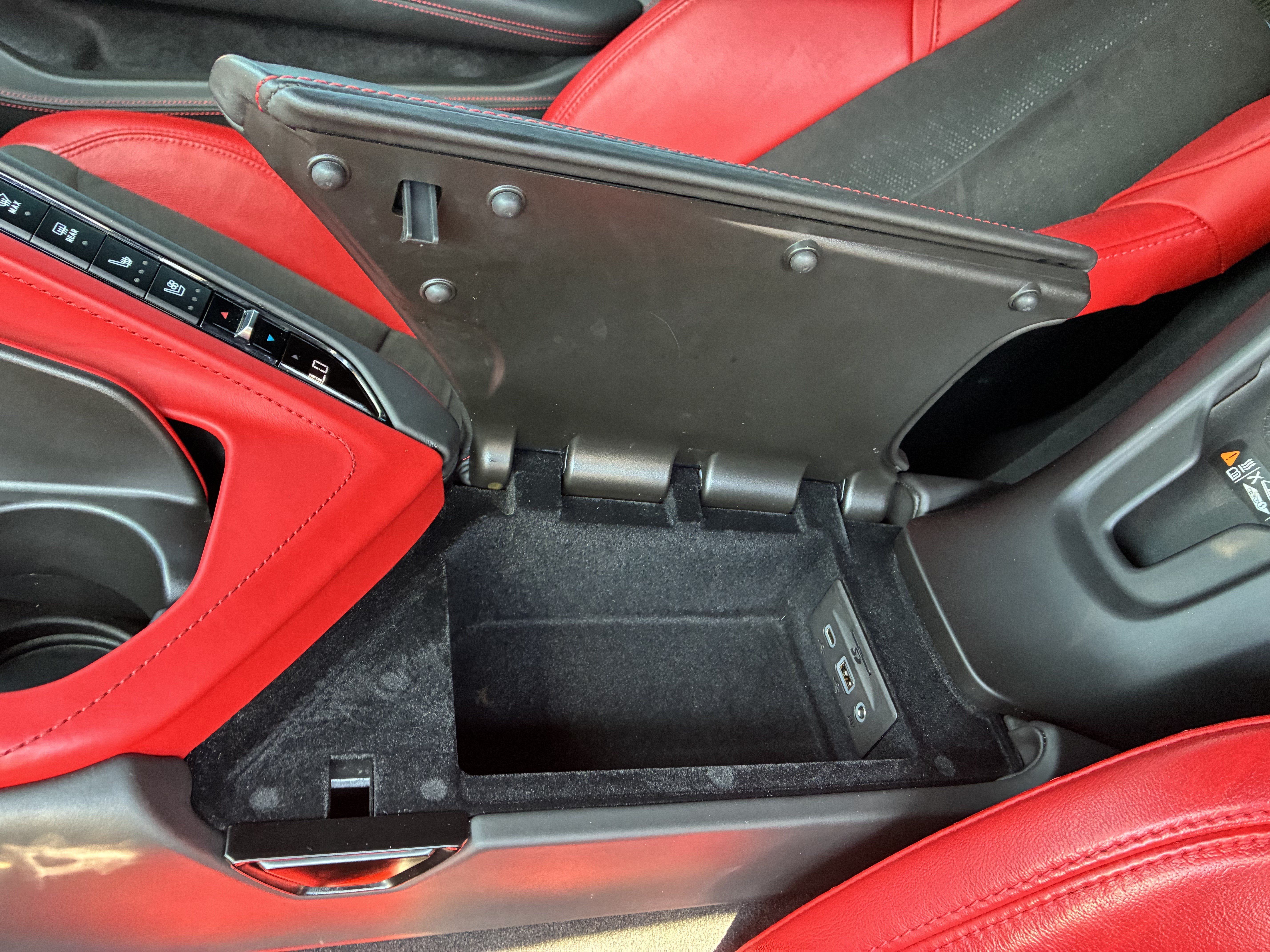 Used 2021 Chevrolet Corvette Stingray Premium Cpe w/ Z51 Performance Package RWD image 33