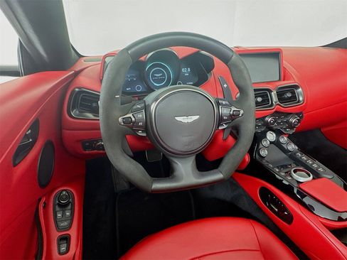 Used 2022 Aston Martin V8 Vantage image 11