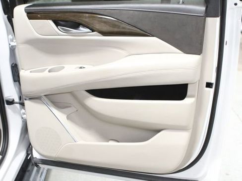 Used 2018 Cadillac Escalade ESV Luxury AWD/4WD image 27