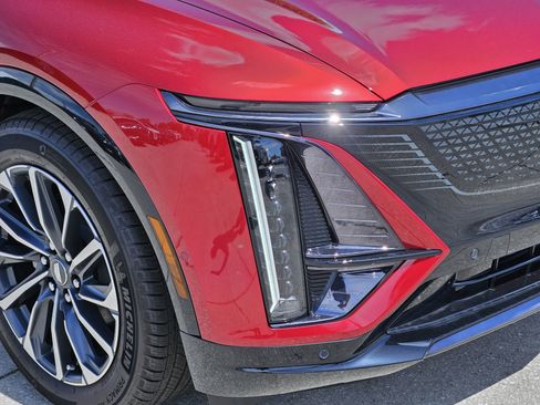 New 2025 Cadillac Lyriq Sport image 9