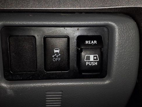 Used 2010 Toyota Tundra 2WD Double Cab image 9