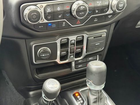 Used 2023 Jeep Wrangler Unlimited Sahara w/ Cold Weather Group AWD/4WD image 15