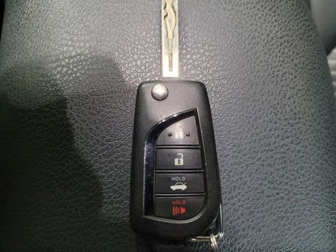 Used 2020 Toyota Camry SE FWD image 32