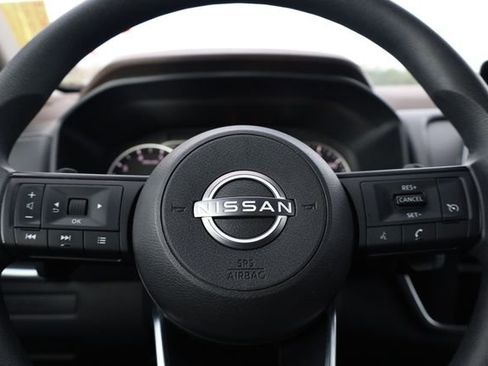 Used 2023 Nissan Rogue S image 14