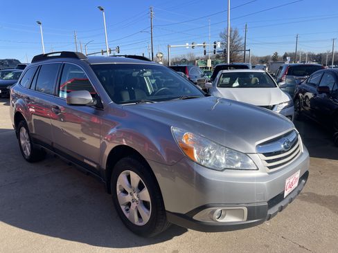 Used 2011 Subaru Outback 2.5i Premium w/ All-Weather Pkg image 3
