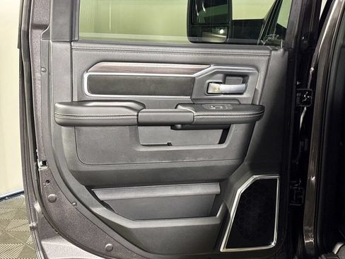 New 2026 RAM 2500 Laramie AWD/4WD image 18