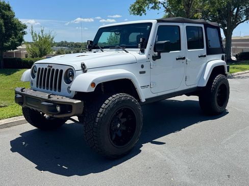 Used 2016 Jeep Wrangler Unlimited Sahara AWD/4WD image 5