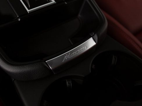 New 2026 Porsche Macan image 24