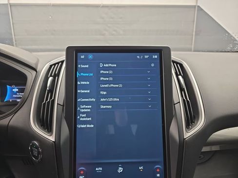 Used 2024 Ford Edge SEL image 32