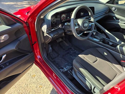 Used 2024 Hyundai Elantra Blue image 15