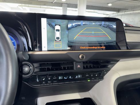 Used 2025 Toyota Crown Limited image 26