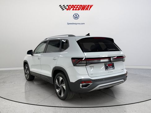 New 2025 Volkswagen Taos SE image 5