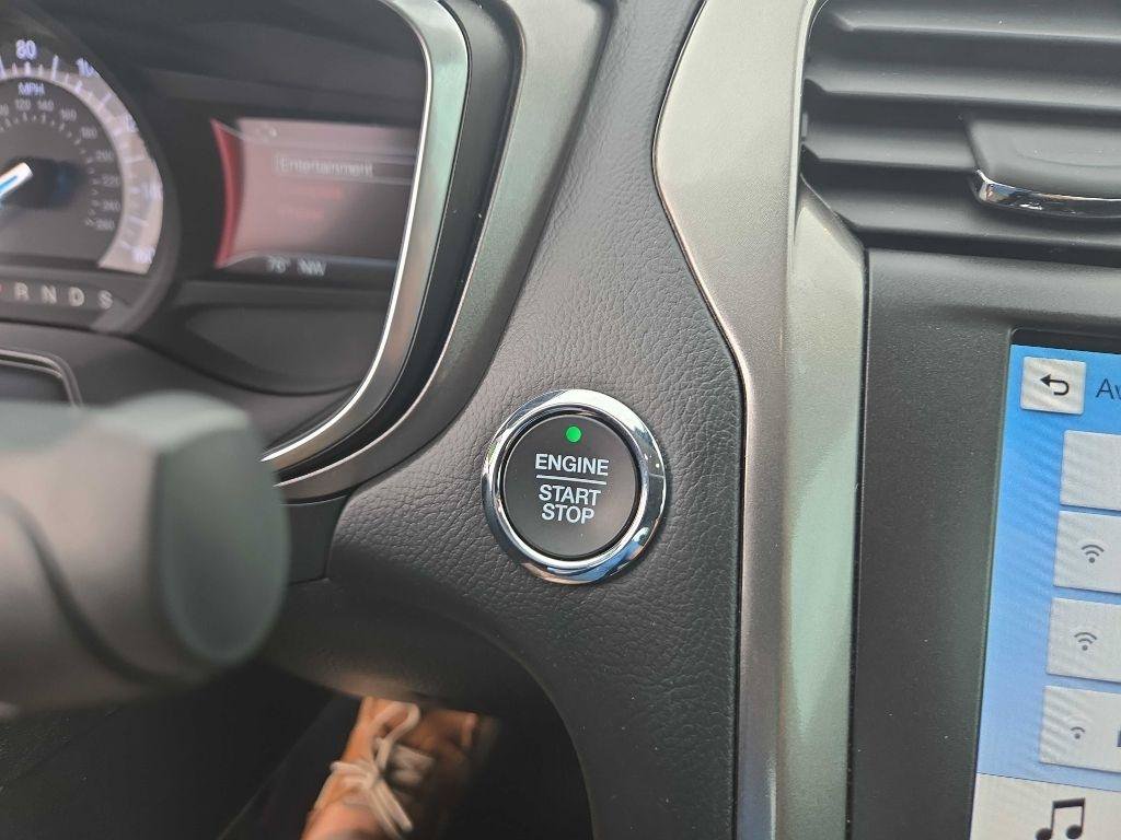 Used 2019 Ford Fusion SE FWD image 23