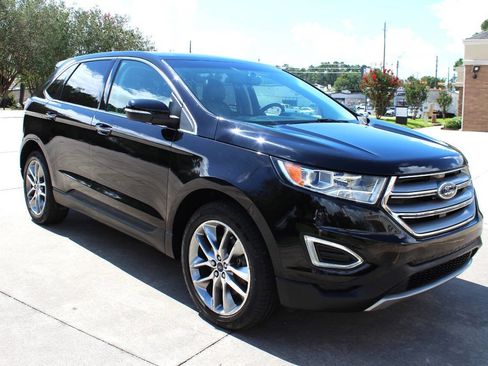 Used 2017 Ford Edge Titanium w/ Equipment Group 301A FWD image 2