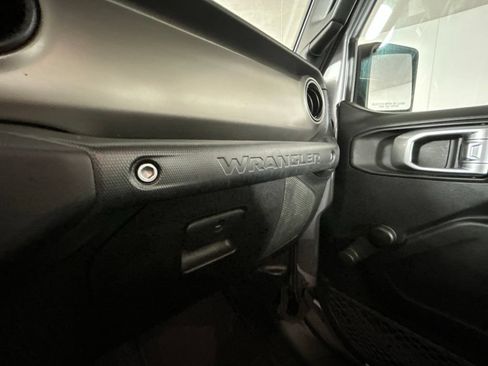 Used 2019 Jeep Wrangler Sport AWD/4WD image 30