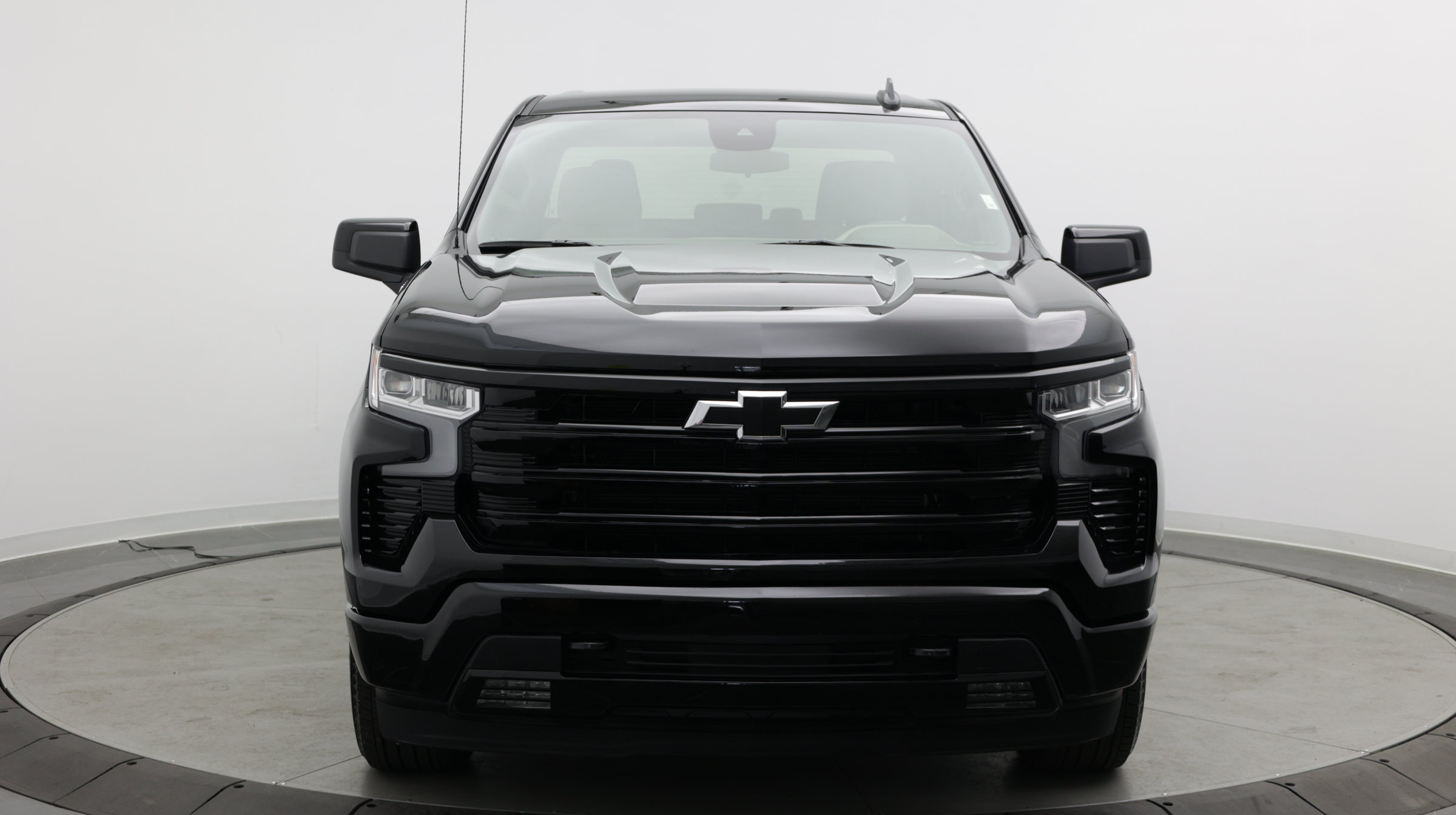 Used 2026 Chevrolet Silverado 1500 RST AWD/4WD image 2