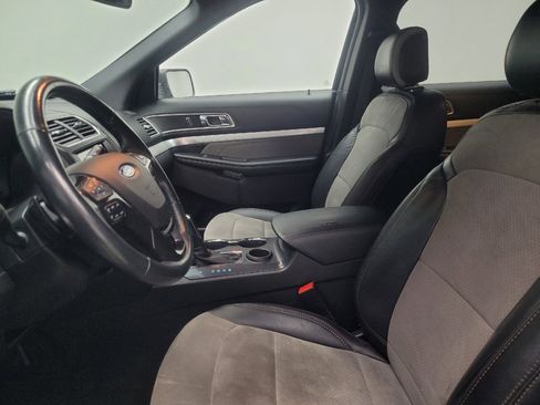 Used 2017 Ford Explorer XLT w/ Equipment Group 202A image 17