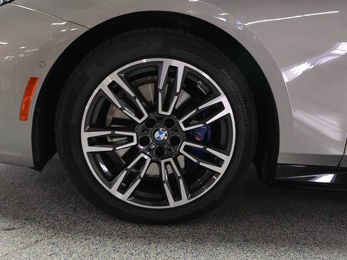 Certified 2026 BMW 530i xDrive w/ M Sport Package AWD/4WD image 5