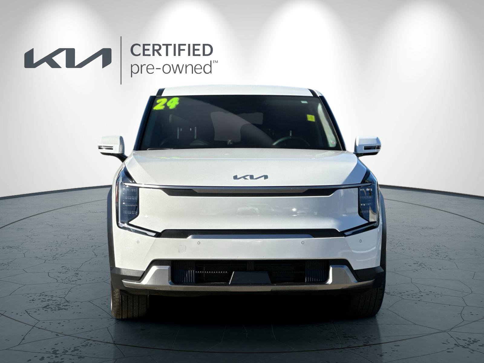 Certified 2024 Kia EV9 Light Long Range RWD image 9