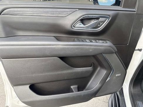 Used 2022 GMC Yukon XL SLT w/ SLT Luxury Package image 14