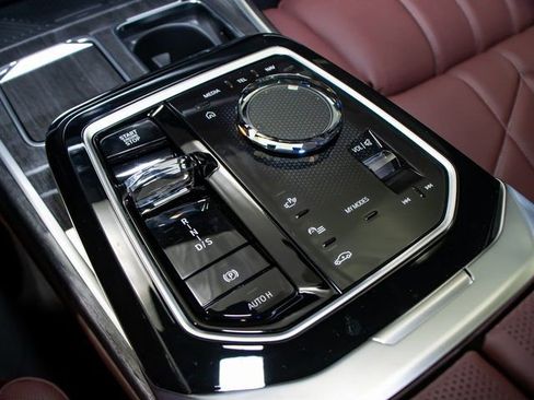 Used 2025 BMW 760i xDrive image 20