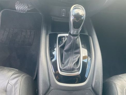 Used 2017 Nissan Rogue SL FWD image 24
