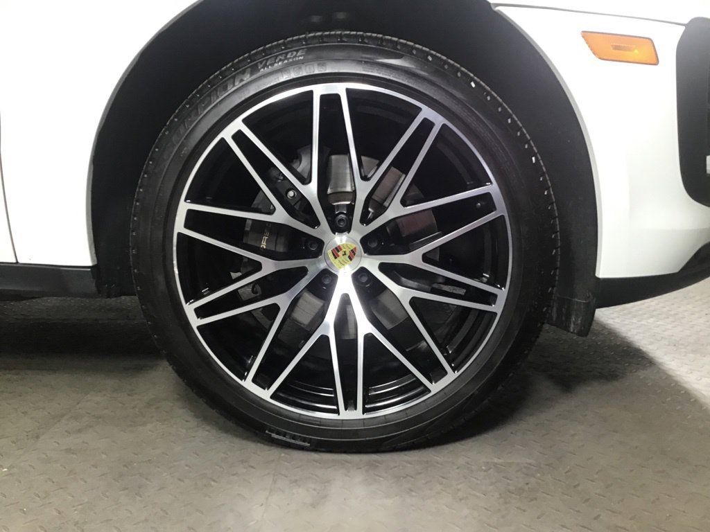 Certified 2026 Porsche Macan AWD/4WD image 14