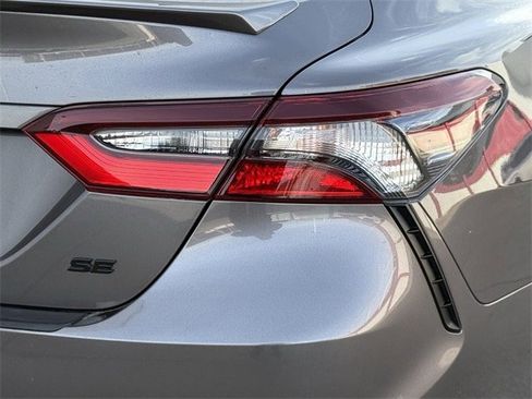 Used 2024 Toyota Camry SE image 6