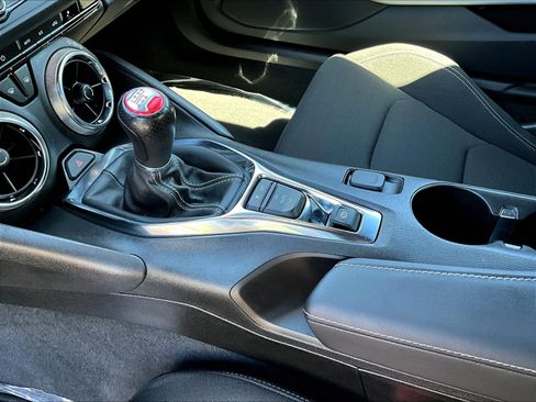 Used 2022 Chevrolet Camaro LT RWD image 17