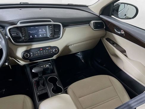 Used 2019 Kia Sorento FWD image 19