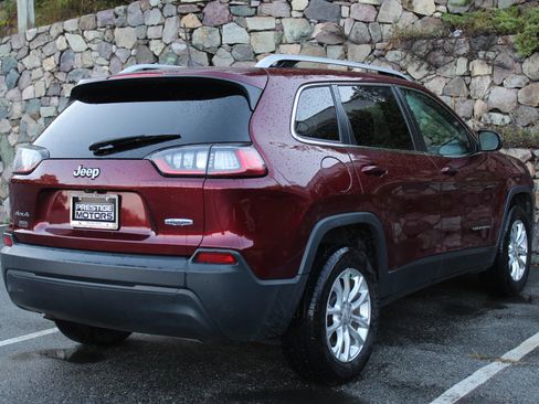 Used 2019 Jeep Cherokee Latitude w/ Cold Weather Group image 9